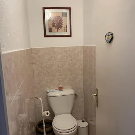 F2 Apartment *