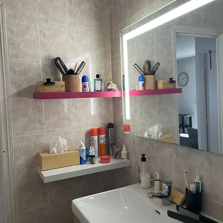 Apartment F2 *