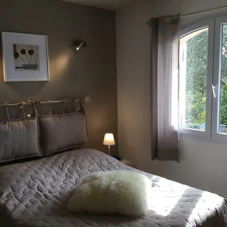 F2 Apartment *